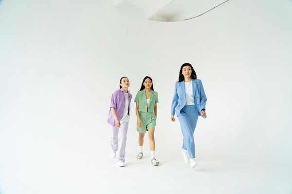 How to stylishly embrace a long cardigan for a warm and cozy day in the british countryside